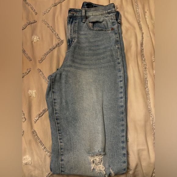 Kendall and Kylie Skater Jeans - Picture 2 of 3